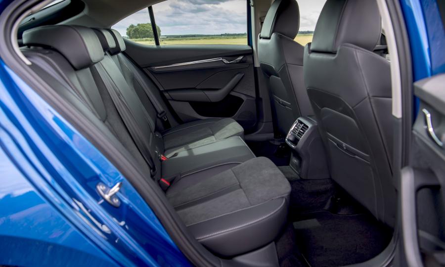 Интерьер Skoda Octavia 2020 года  (UK) (фото 21 из 42)